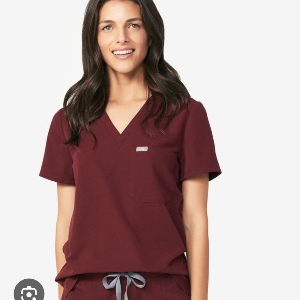 Figs Set Burgundy Yola - Skinny Pants; Women's Burgundy Catarina One-Pocket Top